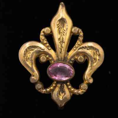 Gold Fleur d'Ils Pin with Amethyst Stone