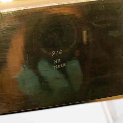 Bottom of cachepot: The bottom of the pot says "916; HH; India."