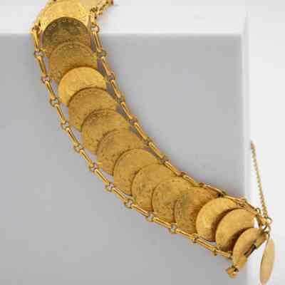 Gold coin bracelet given to Mrs. Jessie Jordan by King Farouk I of Egypt.: Up close image of the chained gold coin bracelet. The coins are 50 Kurush gold coins from Turkey that were in circulation from 1942-2013.
