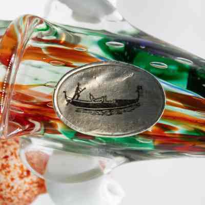 Venetian boat sticker: A silver sticker with a Venetian boat.