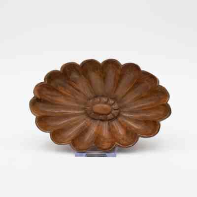 Carved Flower-shaped Oval Wooden Bowl with Fluted Edge