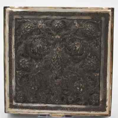 Large Persian silver shallow square box with lid.: Image of the large Persian silver square box decorated with floral leaf motif.