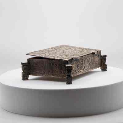 Cigarette box: The silver cigarette box features intricate, mythological Incan-style artwork.