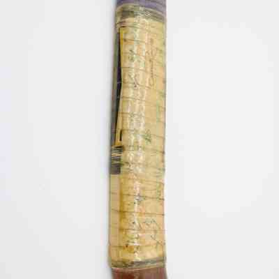 Aged white wrapping around handle: Aged white wrapping around handle