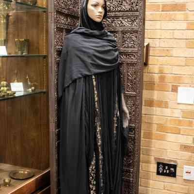 Mannequin in Traditional Kuwaiti Women's Dress