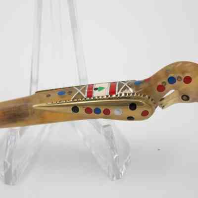 Seahorse handle: The seahorse-shaped handle features colorful dots and intricate decorative elements, including a Lebanon flag.