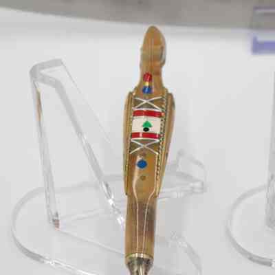 Handle: The seahorse handle features the Lebanon flag and colorful decorations.