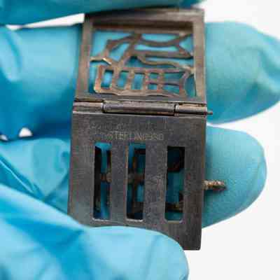 Clasp on the Chinese character bracelet.: Up close image of the back of the silver clasp on the bracelet. Denoted as "sterling 950" in engraving.