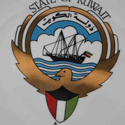 Kuwait Plate: Close-up image which showcases the plate's composition of a Kuwaiti Dhow, flag and falcon.