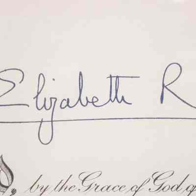 Elizabeth II's signature: A signature, "Elizabeth R."