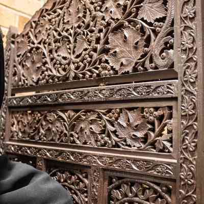Pair of Room Partition Screens with Leaf Design