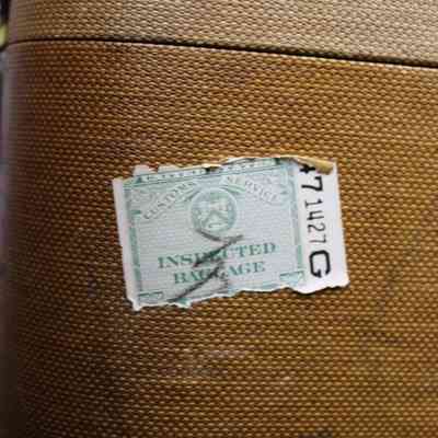 Inspected baggage sticker: A white sticker with an "Inspected Baggage" logo from Customs Service.