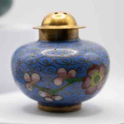 Blue shaker: Blue salt shaker with a pink flower design.