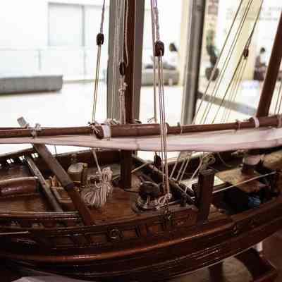 Model dhow: The model dhow features two masts, skillfully crafted from polished Burma teak wood.