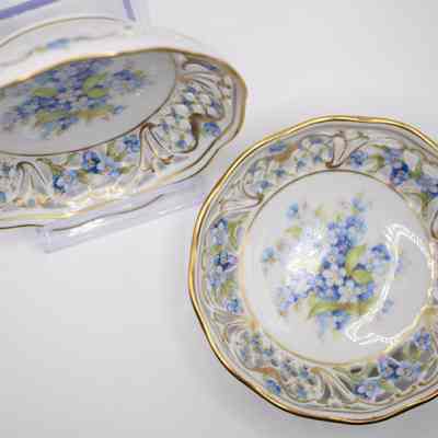 Forget-me-not dishes: A pair of delicate dishes adorned with Forget-Me-Not flowers and shimmering gold accents.