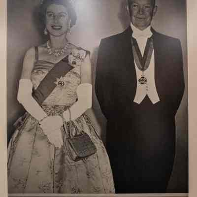 Photograph of Queen Elizabeth II and President Dwight D. Eisenhower with Arabic script