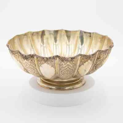 Small Etched Silver Scalloped Bundt Bowl on Pedestal
