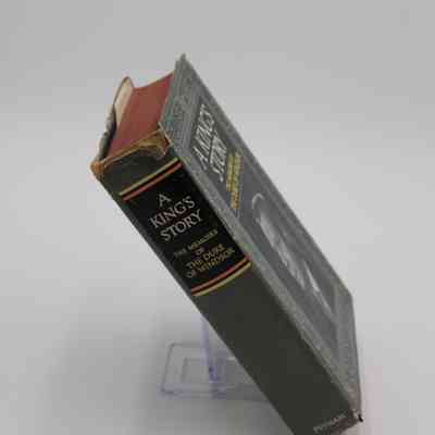 Side view of "A King's Story: The Memoirs of the Duke of Windsor": The top edge of the book pages are painted a dark red. The dark green cover color continues around the spine, with the title featured in horizontal text. The bottom says "PUTNAM."