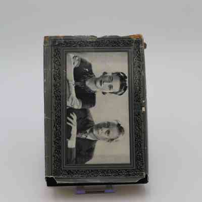 Back cover of "A King's Story: The Memoirs of the Duke of Windsor": A photo of the back cover shows a sideways, black-and-white photo of Edward Windsor VIII and Wallis Simpson, his wife and the Duchess of Windsor.