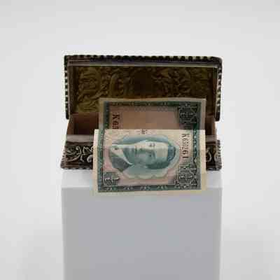 Small Rectangular Silver Box with 1/4 Iraqi Dinar