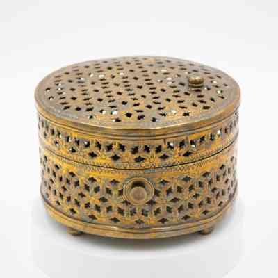 Round Brass Mesh Lidded Box with Press Button