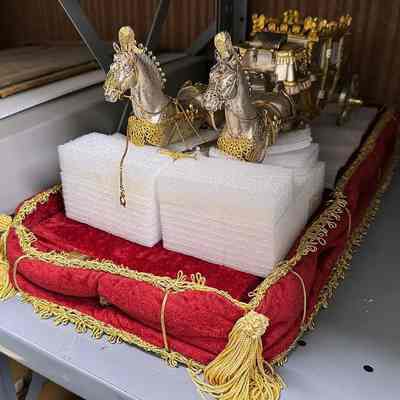 Royal carriage with horses.