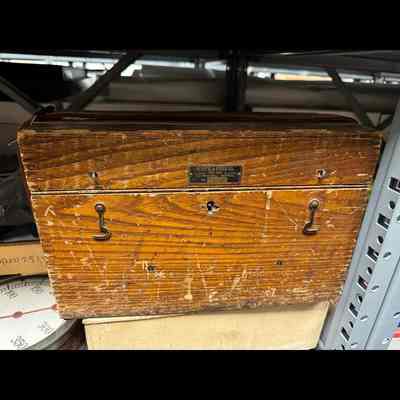 Box (wooden).