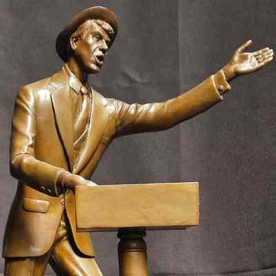 "The Auctioneer" Bronze, Founders Authorized edition No1 1/1000