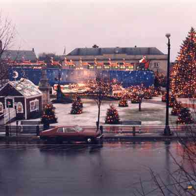 Taunton - Taunton Green - Christmas Display - December 1987