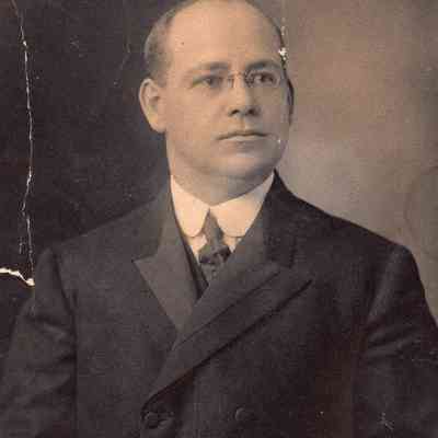 People - Washburn - Dr. Charles Washburn