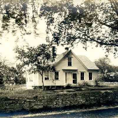 Dighton - Briggs House - Somerset Avenue