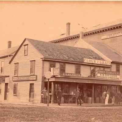 Taunton - Taunton Green - South Side - Corner Weir and Main Street