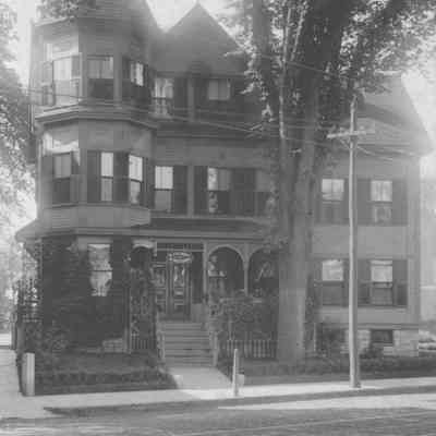 Taunton - Broadway - Abbott House at 72 Broadway