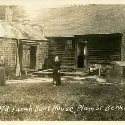 Taunton - Old Houses - Sarah Burt House, Plain Street, Berkley Ma