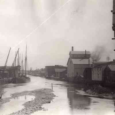 Taunton River - Shipping at Weir