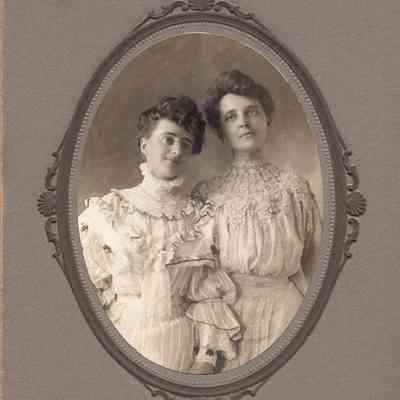 People - Brooks - Pearl and Minnie Brooks