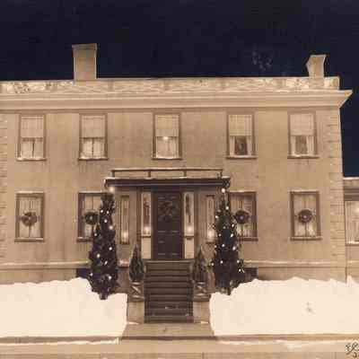 Taunton - Church Green - Harry Carlow House at Christmas