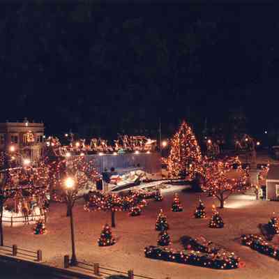 Taunton - Taunton Green - Christmas Display - December 13, 1988