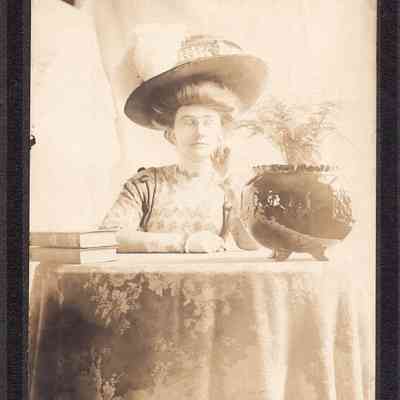 People - L. Pearl Brooks - 1906
