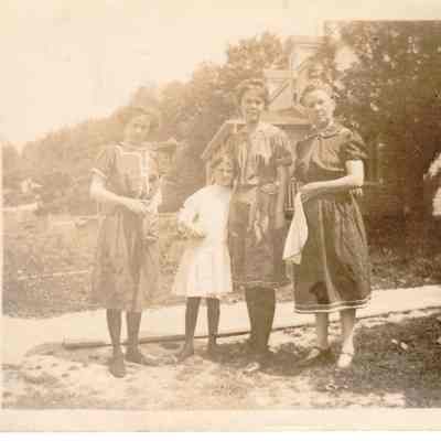 4 Bathers infront of house at Alki