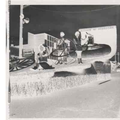 1966 Hi-Yu Parade, "Progress in Wheels" Float