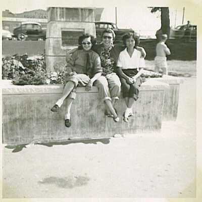 Women at Statue of Liberty