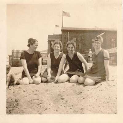 4 Female Bathers in front of Bath House
