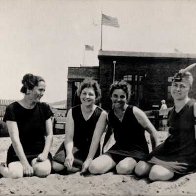 4 Female Bathers in front of Bath House