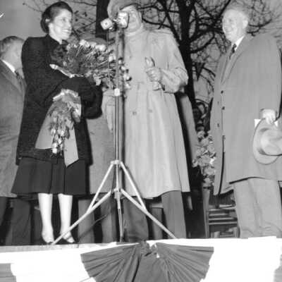 McArthur speaking