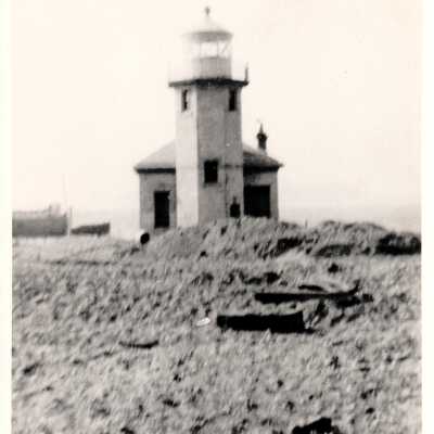 Alki Lighthouse at Alki Point, blurry
