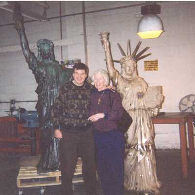2 Statue of Libertys