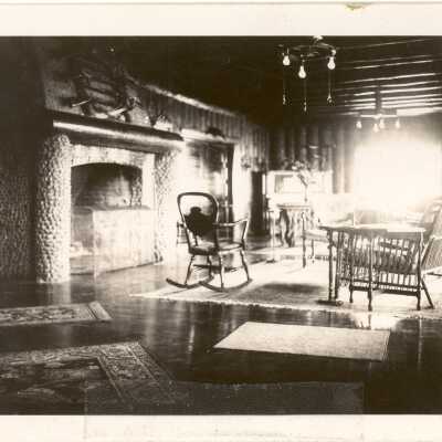 Stockade Hotel music room