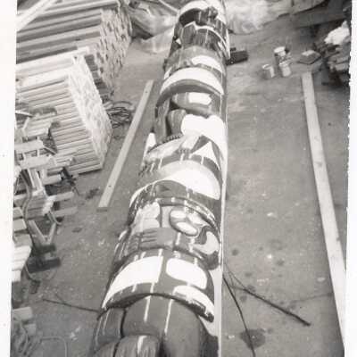 Admiral Way Viewpoint totem