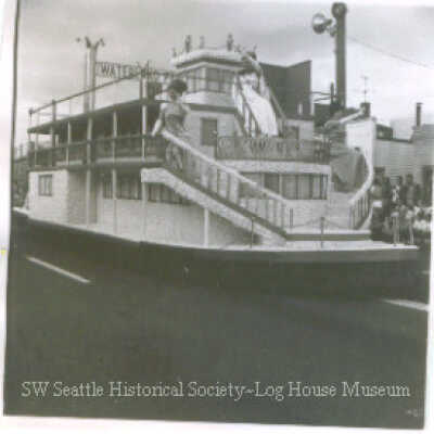"Waterland Ferry" Float and Miss Des Moines